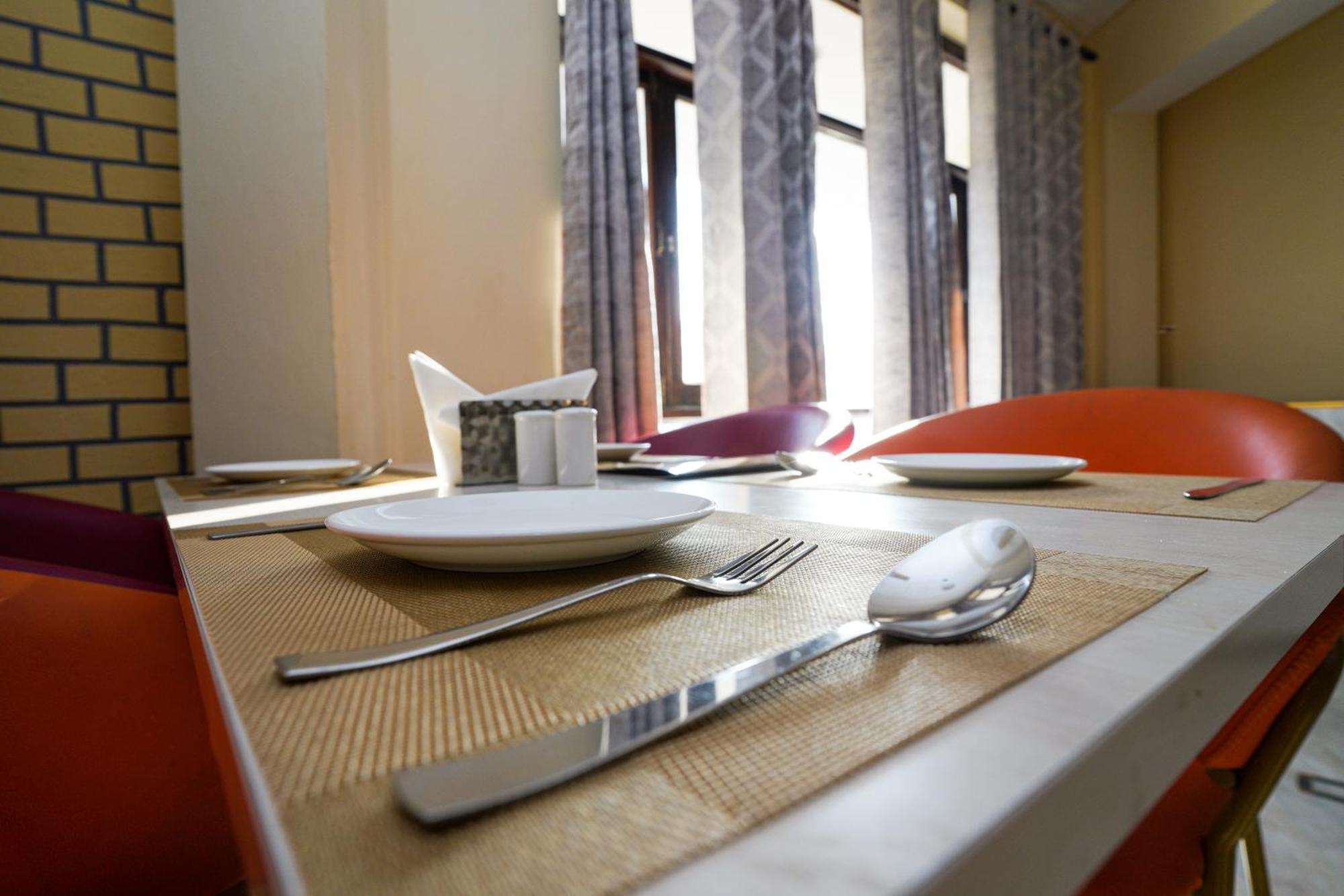 Hotel Neeraj Bhawan- Triveni Ghat Ришикеш Экстерьер фото
