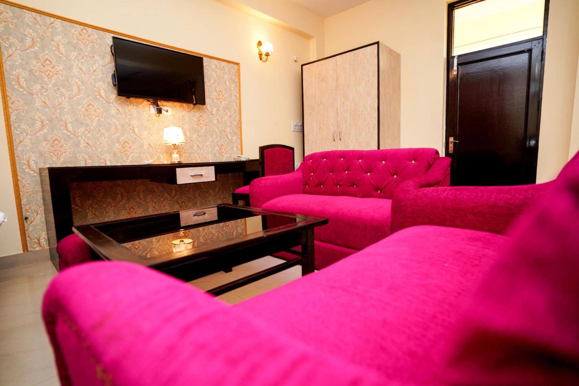 Hotel Neeraj Bhawan- Triveni Ghat Ришикеш Экстерьер фото