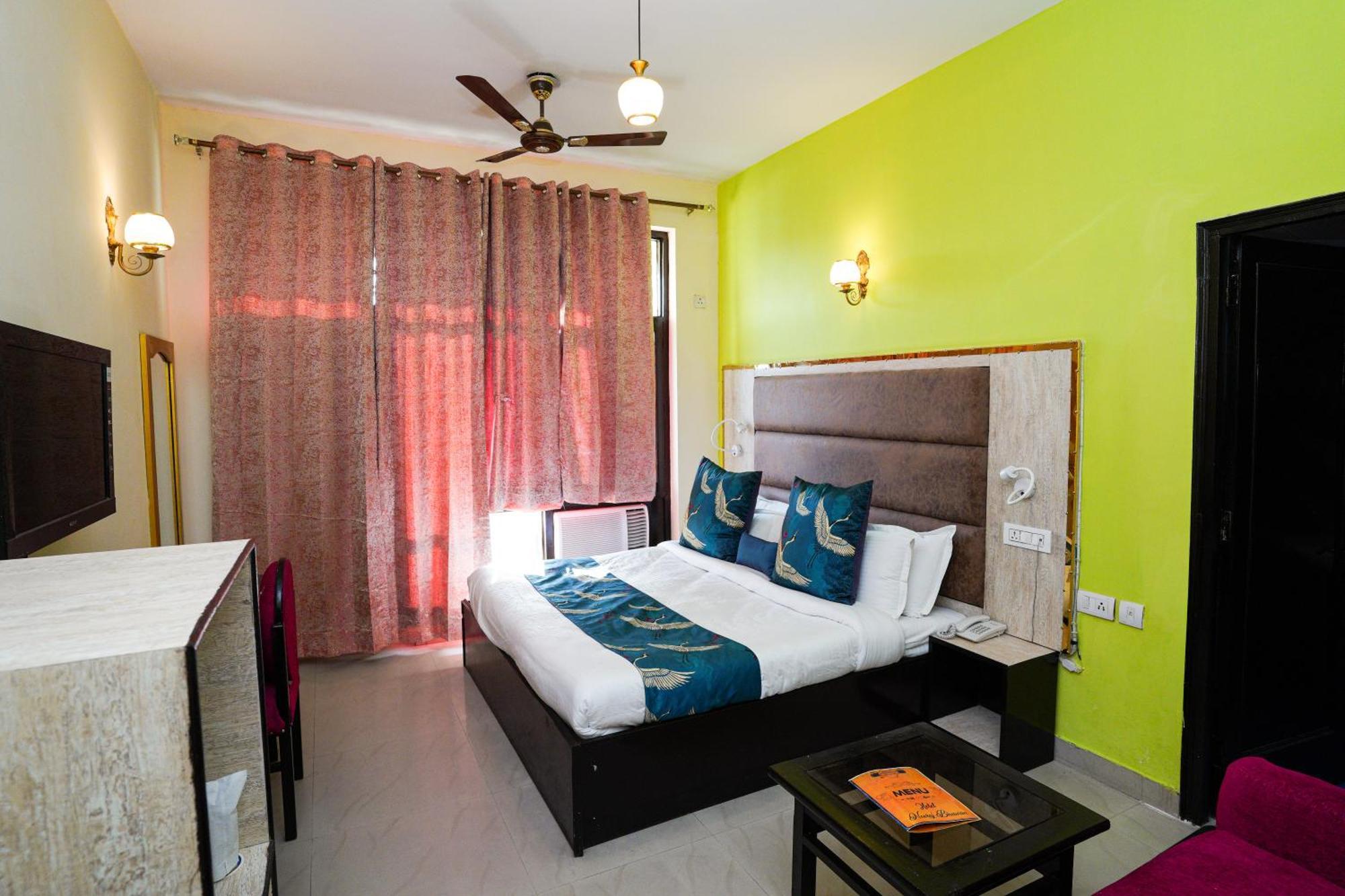 Hotel Neeraj Bhawan- Triveni Ghat Ришикеш Экстерьер фото