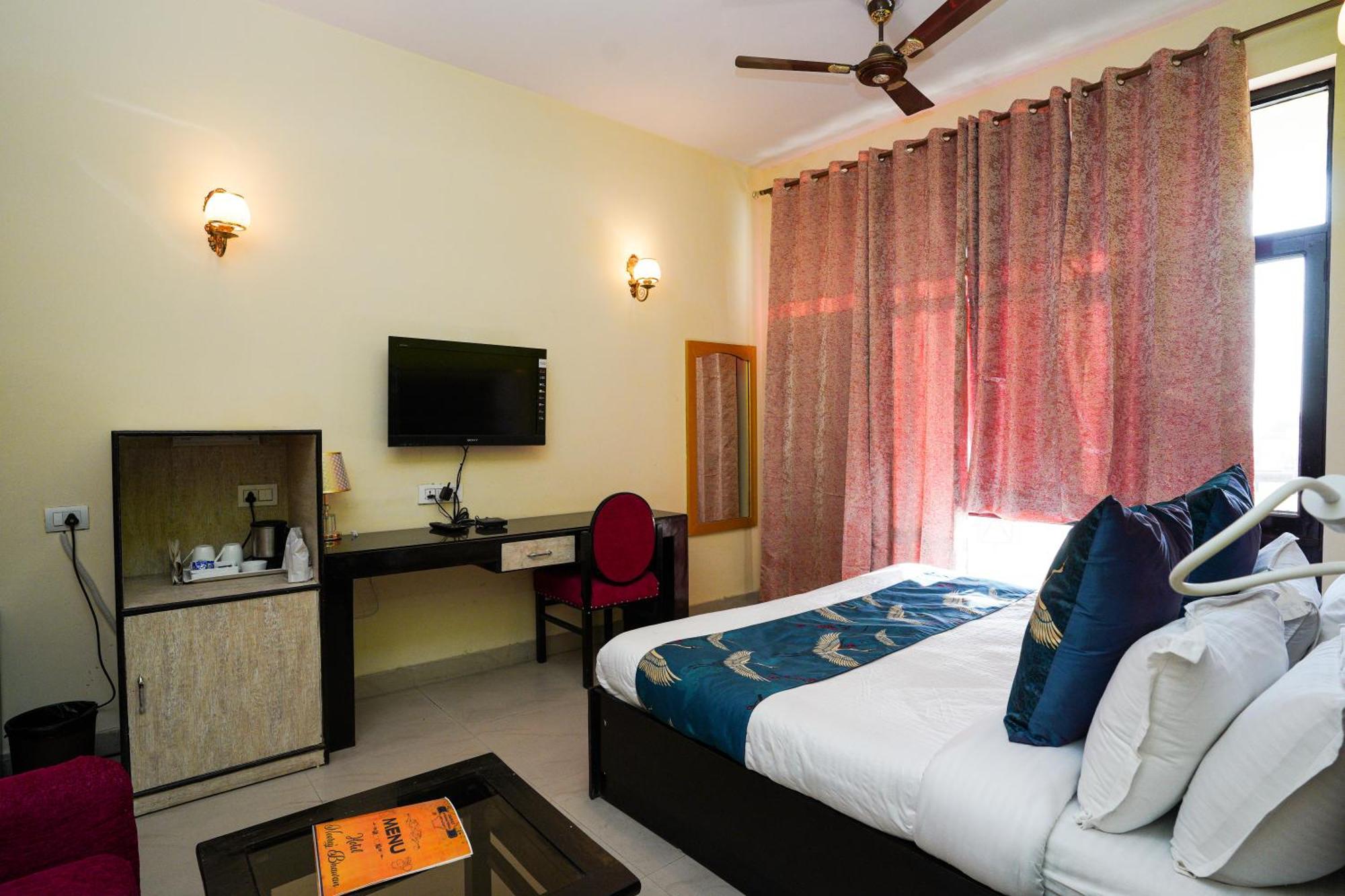 Hotel Neeraj Bhawan- Triveni Ghat Ришикеш Экстерьер фото