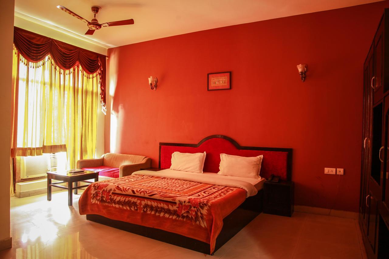 Hotel Neeraj Bhawan- Triveni Ghat Ришикеш Экстерьер фото