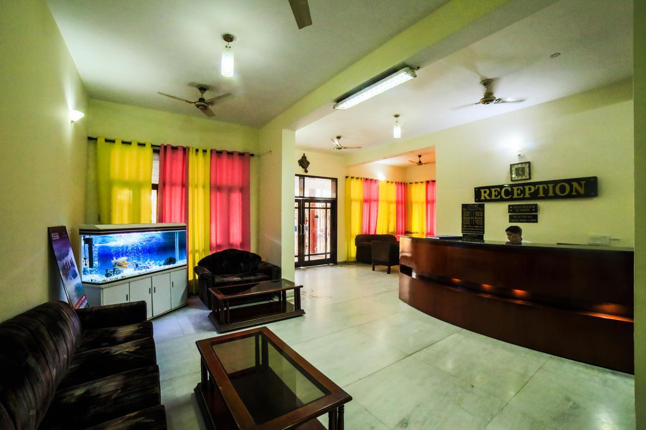 Hotel Neeraj Bhawan- Triveni Ghat Ришикеш Экстерьер фото